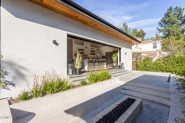 Building Photo - 620 Houseman St