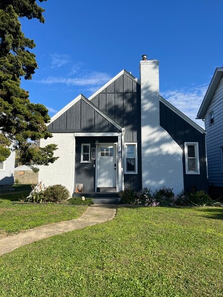 Primary Photo - 1430 S Champion Ave