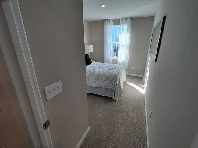 Building Photo - 104 Filly Ln