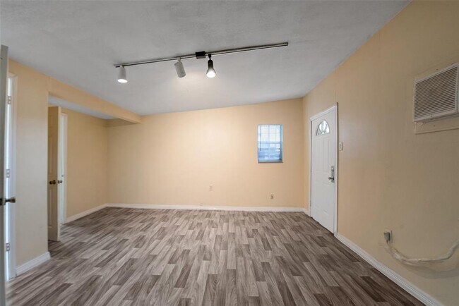 Building Photo - 1614 Ryon St