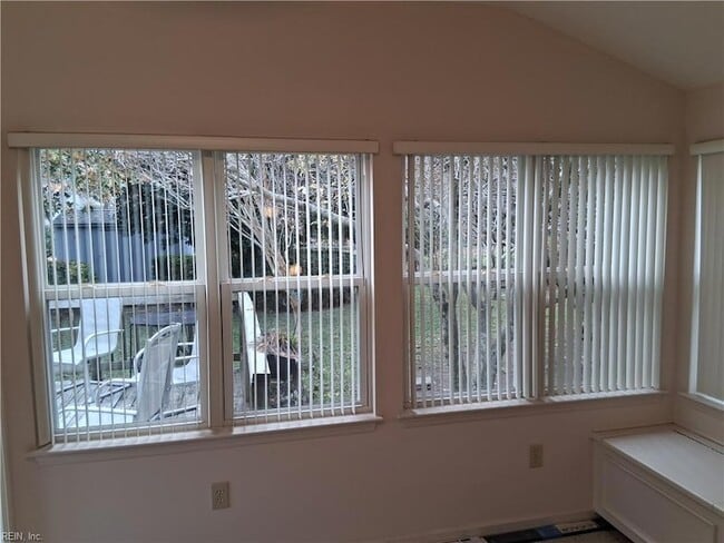 Building Photo - 4525 James Ct