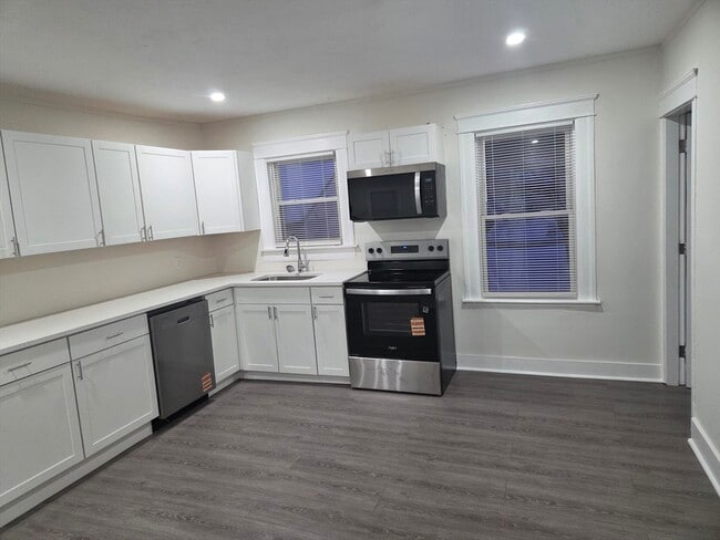 Building Photo - 11 Rice Ave