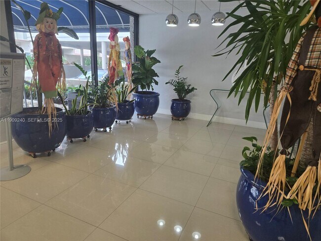 Building Photo - 1600 S Ocean Dr