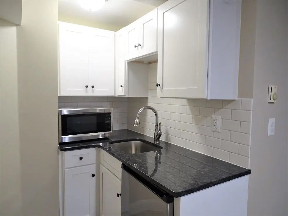 Building Photo - 125 E Main St