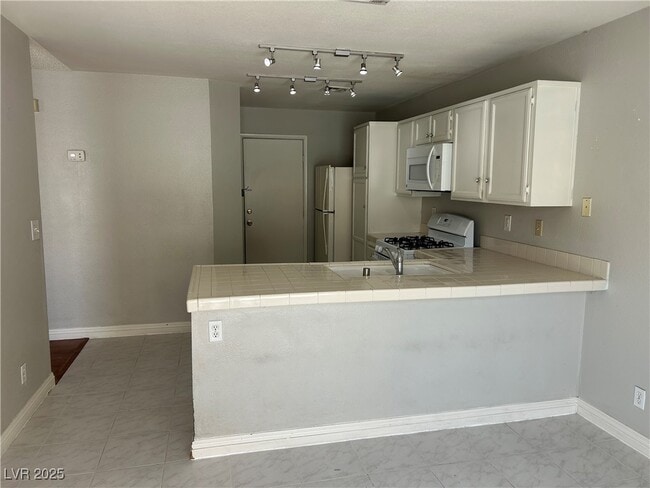 Building Photo - 5419 Walton Heath Ave