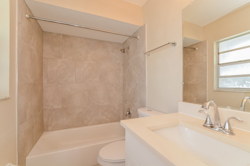 Building Photo - 1448 La Paloma Cir