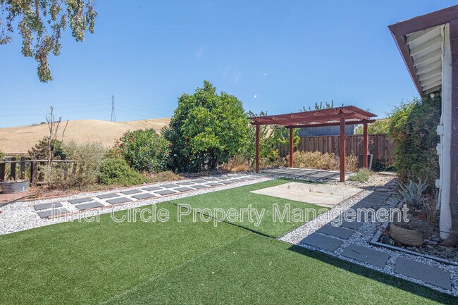 Building Photo - 2225 Mt Whitney Dr
