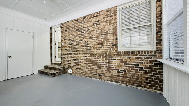 Building Photo - 815 W Palmetto St