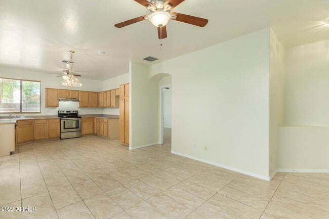 Building Photo - 11371 W Pima St