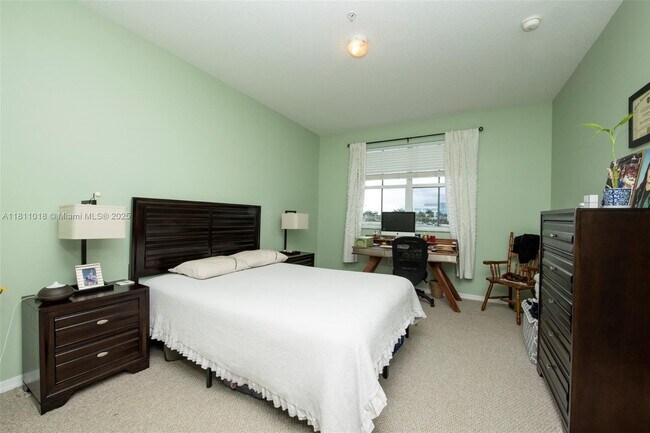 Building Photo - 814 SW 143rd Terrace