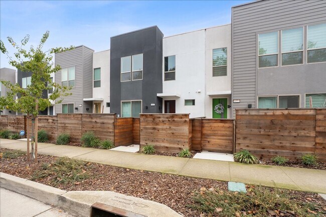 Primary Photo - 6117 Bridgecross Dr