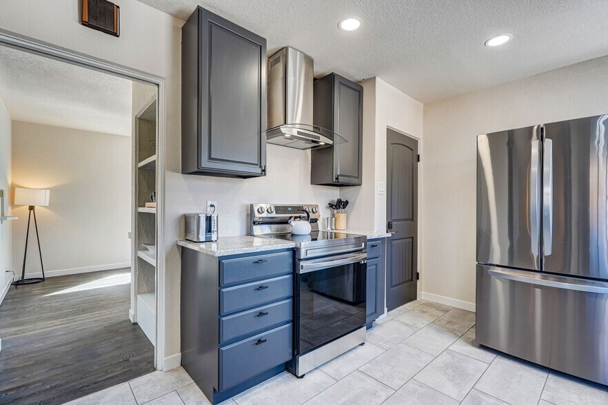 Plenty of cabinet space - 2022 Woodburn St