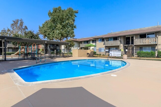 Building Photo - Meadowood Place Apartment Homes