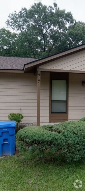 Building Photo - 917 Odom Dr