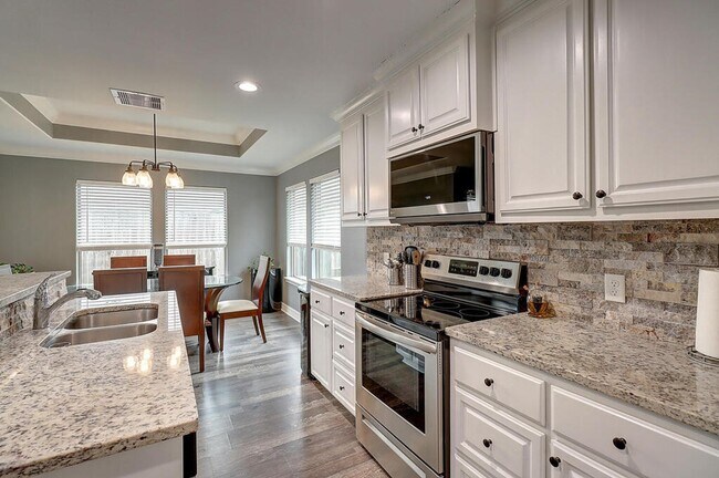 Building Photo - 7202 Lake Melody