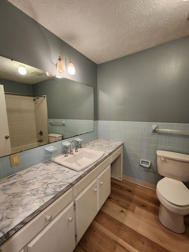 Building Photo - Large Brick Ranch-Rental