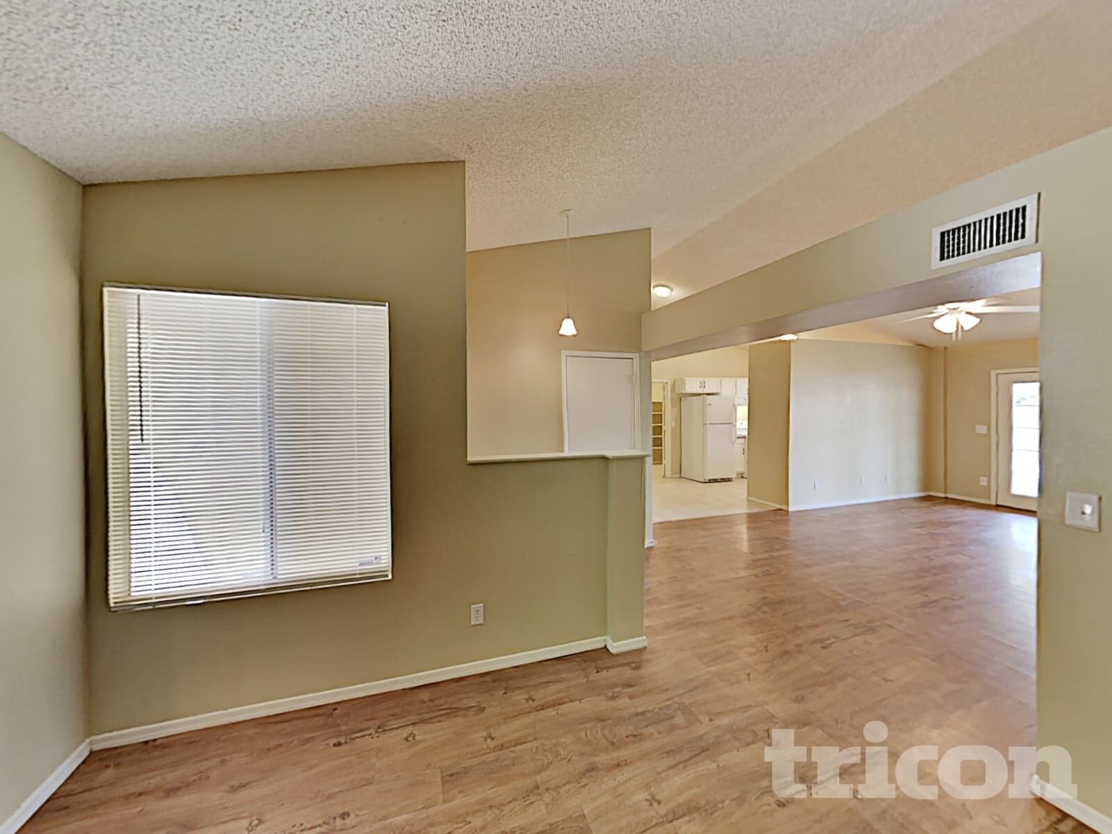 Building Photo - 102 W Ivyglen St