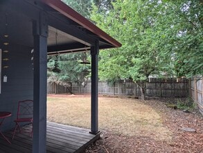 Building Photo - 3007 NE Maloney Dr
