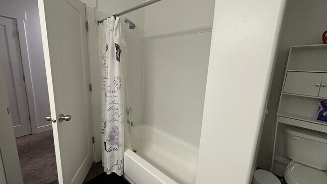 Building Photo - 7261 N Silver Spring Way