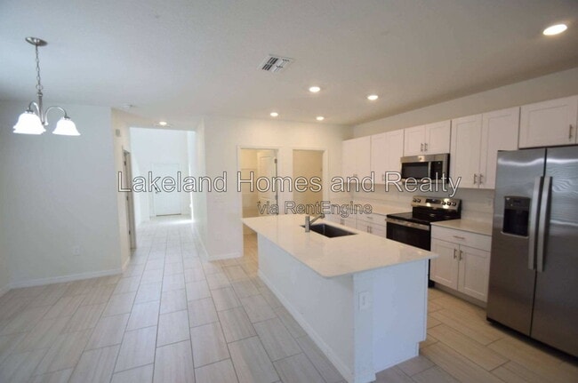 Building Photo - 4060 Radiant Mountain Dr