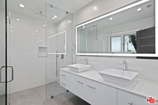 Building Photo - 1256 Stradella Rd