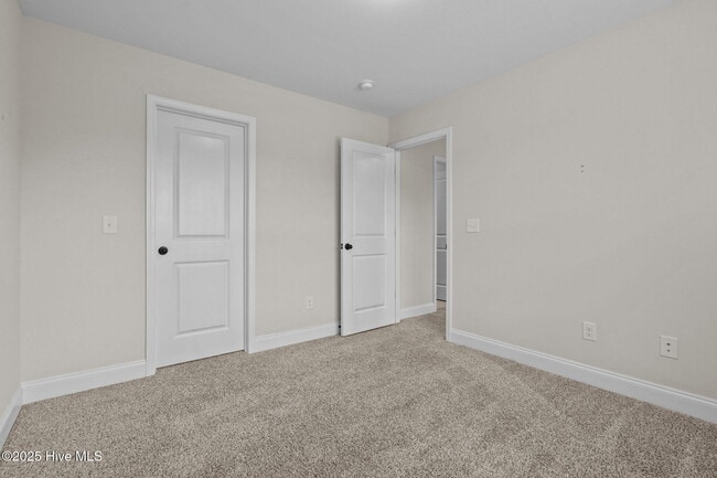 Building Photo - 120 Pinelands Vista