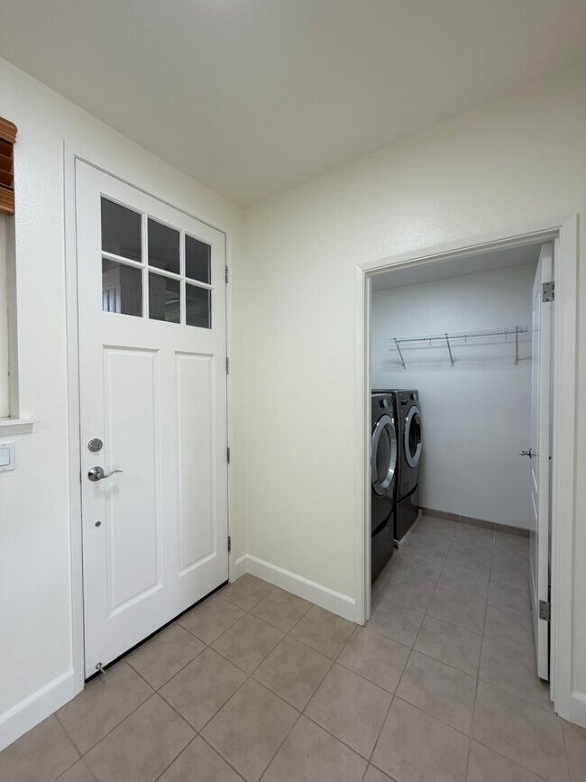 Building Photo - Resort Living in a Gated Community in Ko'olina! PETS NEGOTIABLE!