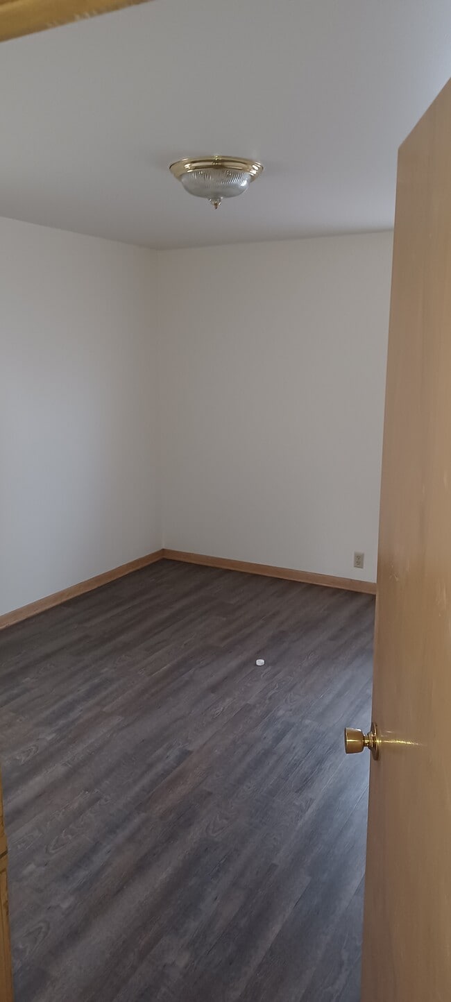 Building Photo - 5620 W Beloit Rd