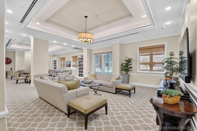 Building Photo - 403 S Sapodilla Ave
