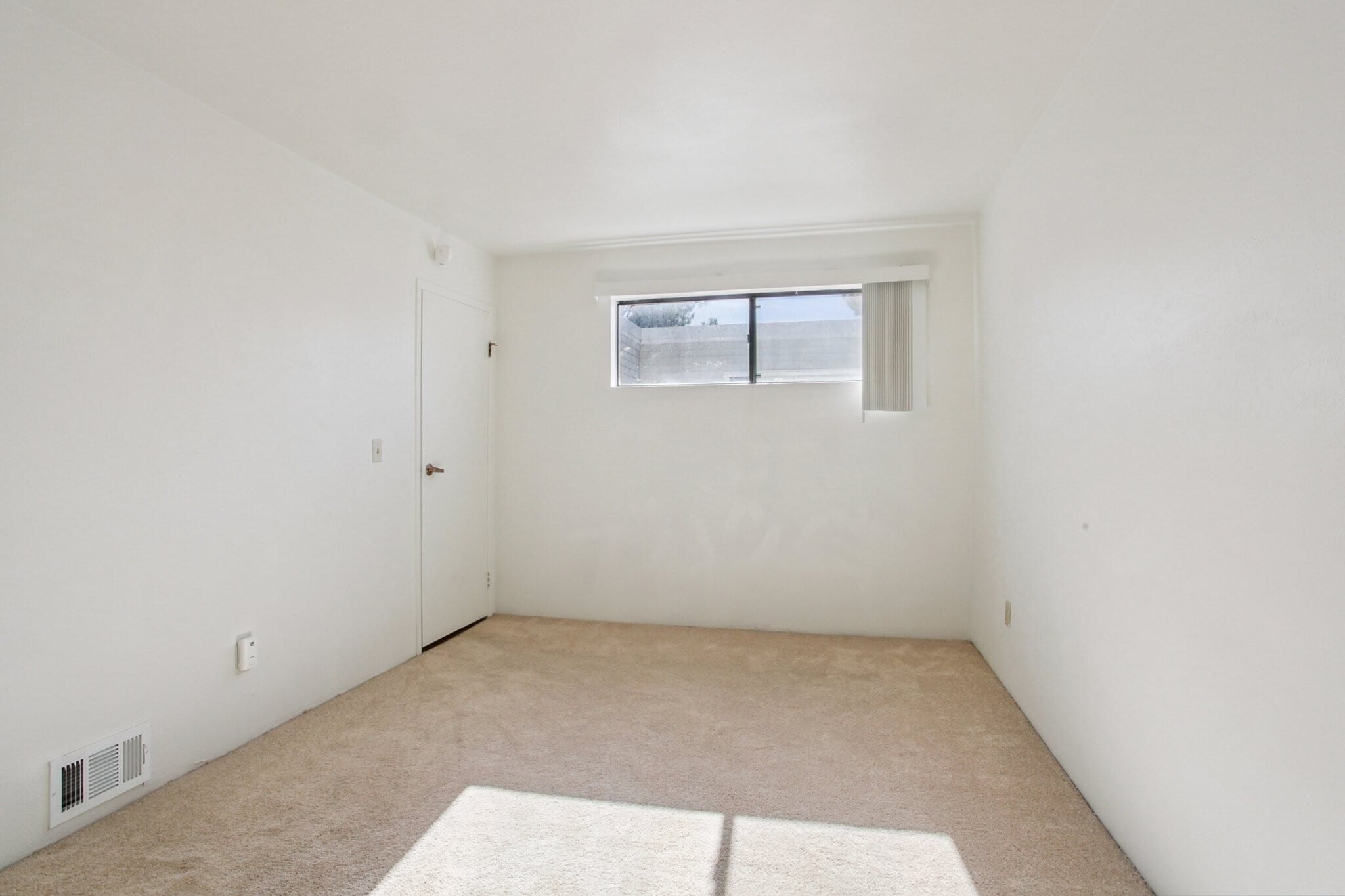 Building Photo - 1050 S Monaco Pky