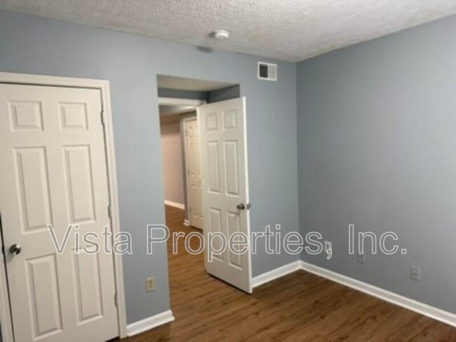 Building Photo - 1612 W Market St