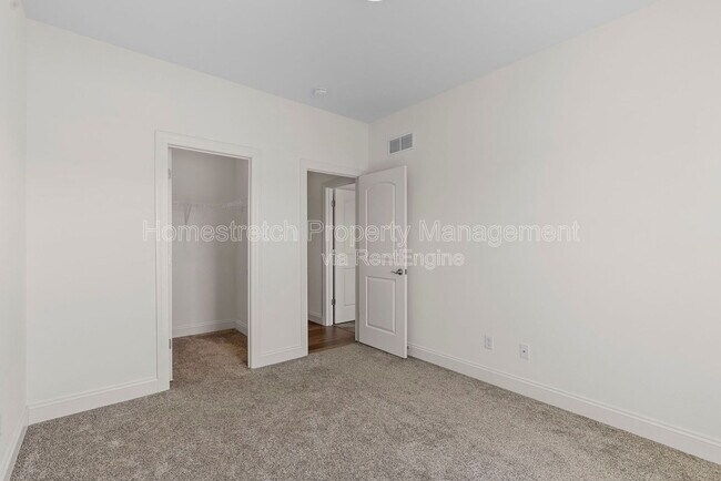 Building Photo - 521 Upper Ridgepointe Ct