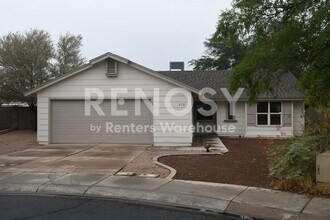 Building Photo - 938 N Evergreen Cir