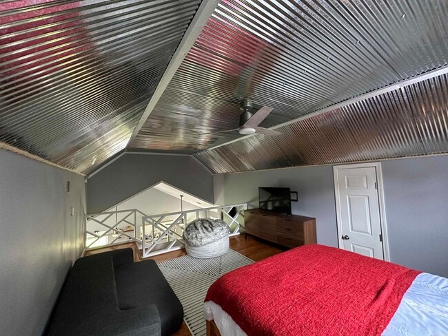 Building Photo - 896 Vaughn Rd