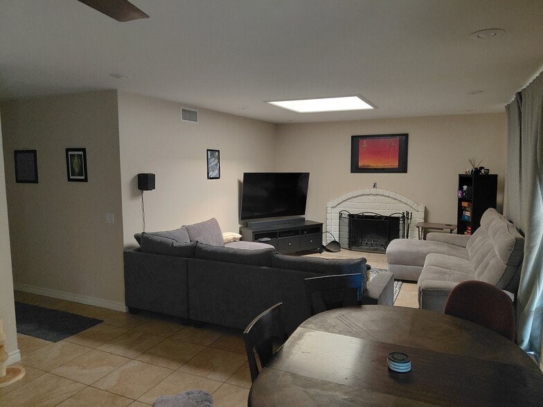 Building Photo - 575 Pierpont Dr