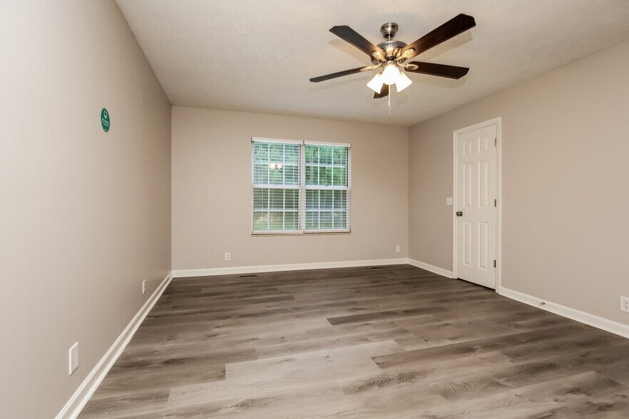Building Photo - 903 Retriever Pl