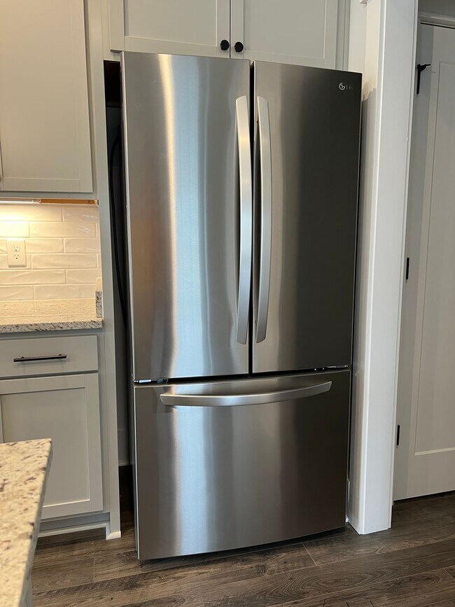 Building Photo - 609 Lee St