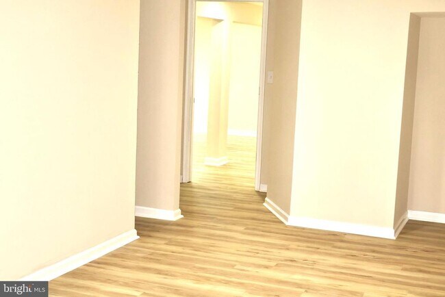 Building Photo - 147 Deacon Rd