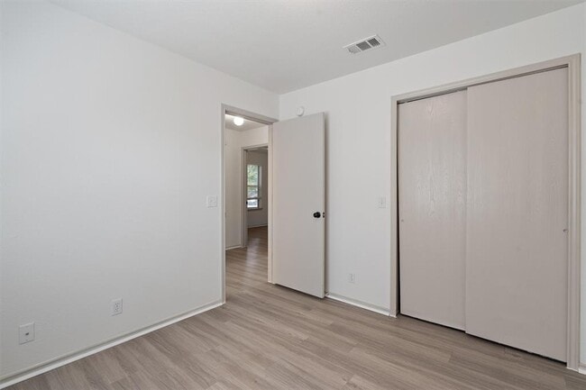 Building Photo - 16225 Hamilton Point Cir