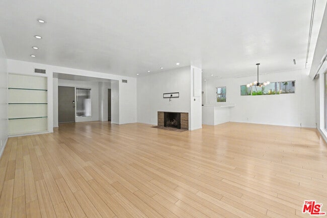 Building Photo - 9512 Duxbury Ln
