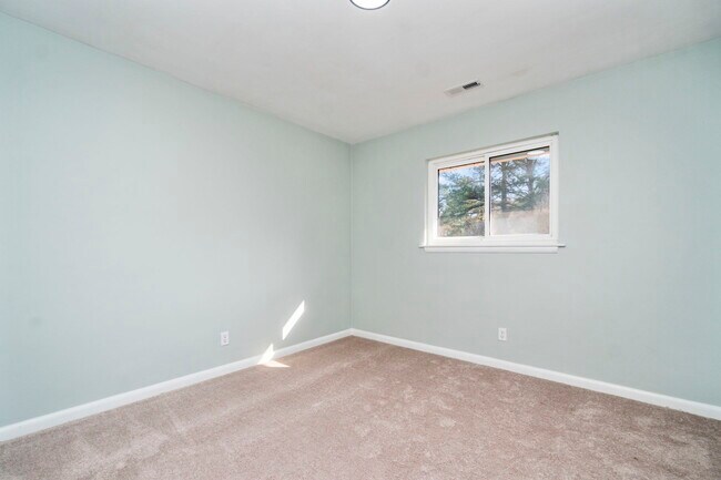 Building Photo - 152 Mann Dr