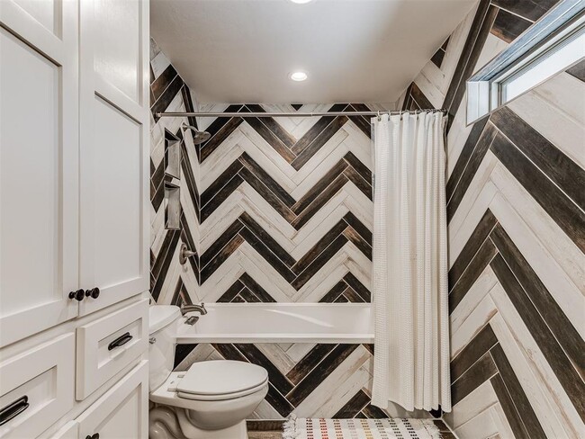 Building Photo - 801 Rock Hollow Rd