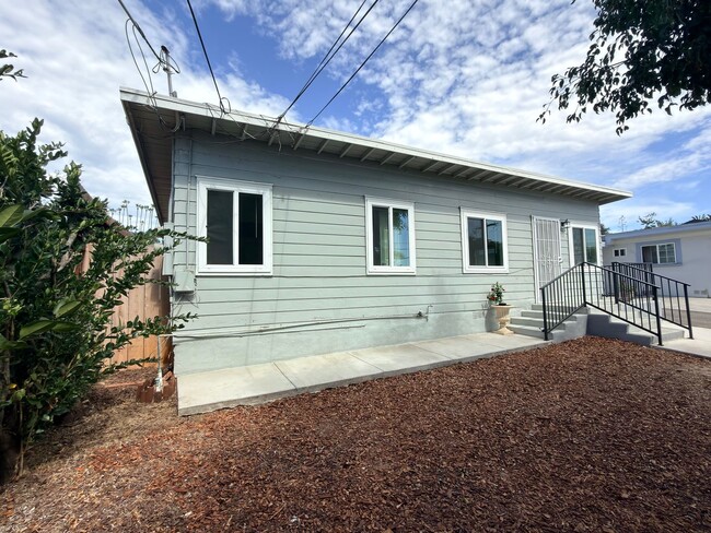Building Photo - Beautifully Remodeled 3-Bedroom Home Near Downtown Vista