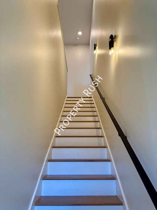 Building Photo - 1857 Zeta Way