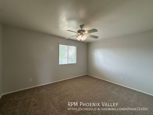 Building Photo - 13921 W Port Royale Ln