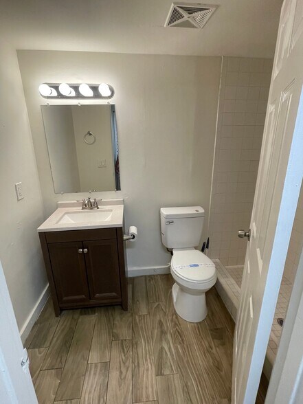 Building Photo - 6308 Newtown Cir