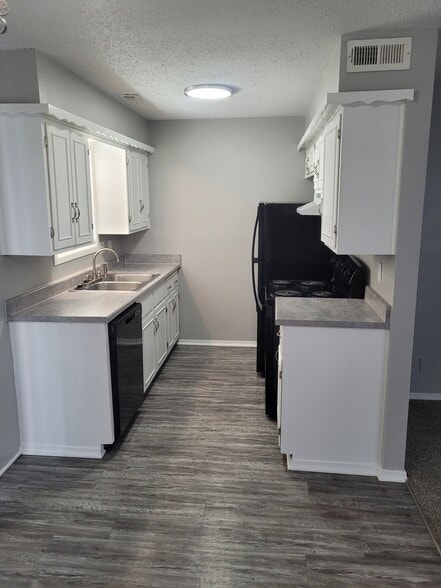 Building Photo - Pine Creek Apartments