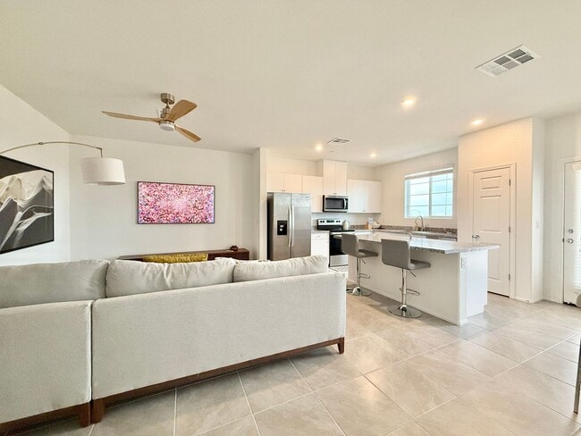 Building Photo - Beautiful 3bd/3bath home