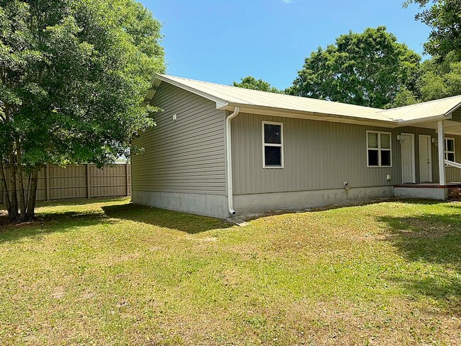 Building Photo - 2 BR 2BA Duplex in Holly Ridge