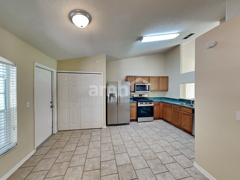 Building Photo - 29333 Yarrow Dr